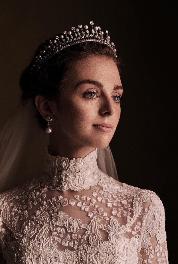 بقطعة مجوهرات عتيقة عمرها أكثر من 200 عام.. الليدي شارلوت تتألق بتاج عائلتها الماسي