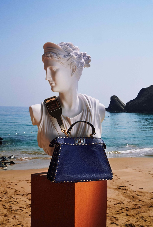 جلسة تصويرية خاصة بمجلة "هي" بعنوان موعد جديد مع الأناقة