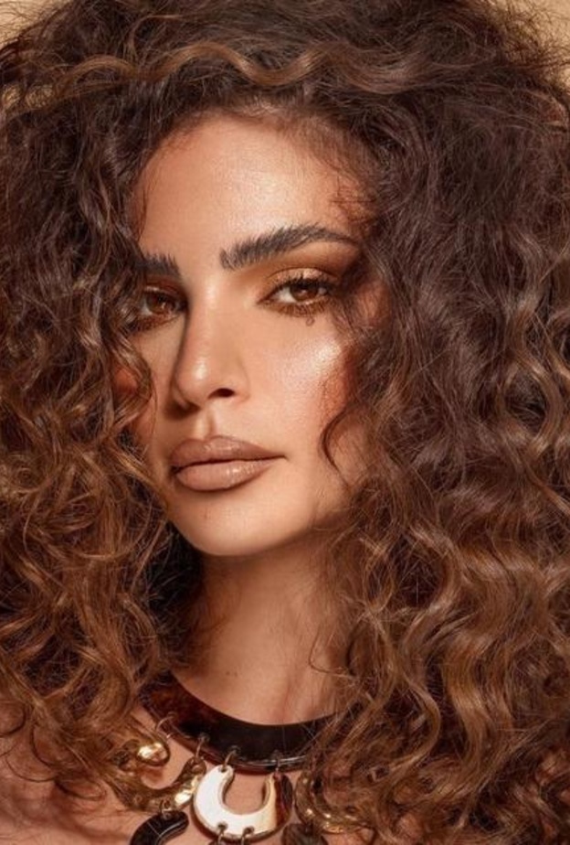 ريتا حايك تتخلى عن لون شعرها البني