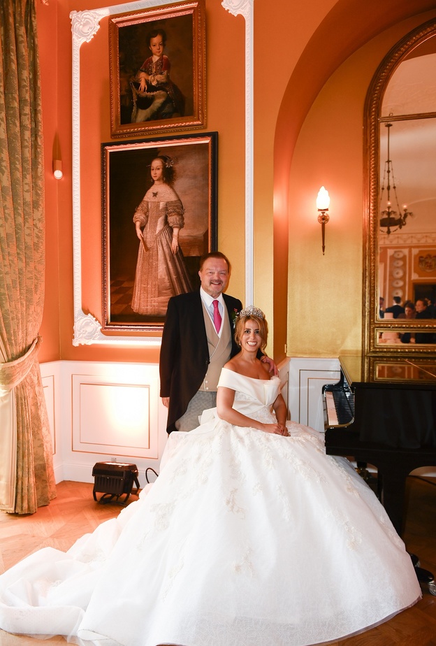  بعد تصميم فستان زفاف الأميرة محكمة نافابي جورج قزي وأسعد أسطا في حوار خاص مع "هي"