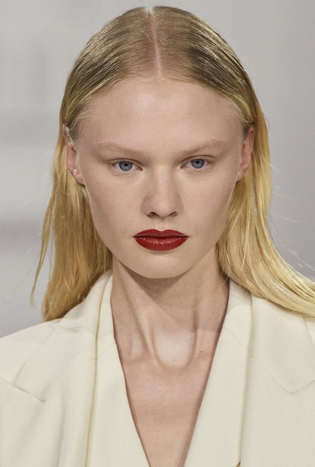 أبرز صيحات أحمر الشفاه لموسم خريف 2021