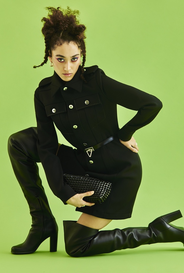 جلسة تصويرية خاصة تستحضر الأسلوب الجريء والإطلالات العصرية