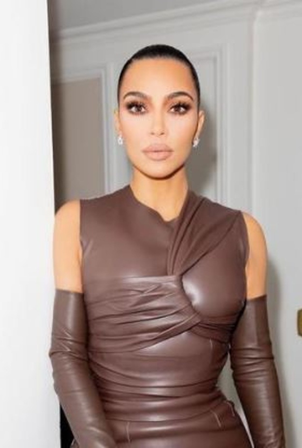 رد فعل كيم كارداشيان على الصورة المتداولة لـ كاني ويست وعارضة الأزياء فينيتريا 