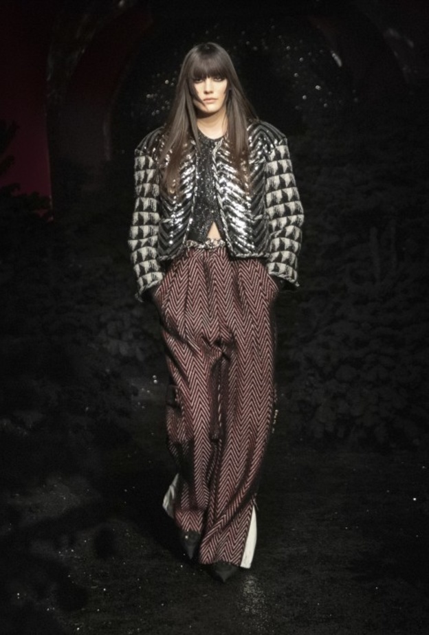 أحدث موديلات بناطيل عريضة لاطلالات شتاء 2022