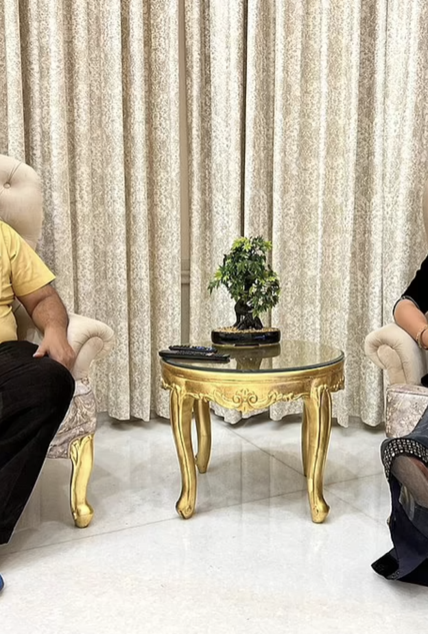 معلم يحول منزله إلى صورة طبق الأصل من تاج محل تعبيرا عن حبه لزوجته