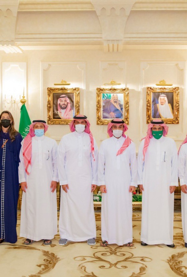 وزير الرياضة يُكرم الأبطال المتوجين في بطولة كأس العالم للراليات الصحراوية "باها 2021"