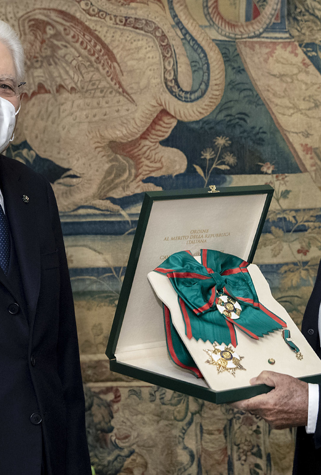 Giorgio Armani يتسلّم أعلى وسام شرف في إيطاليا 