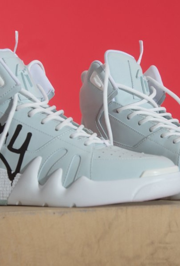 شراكة جوسيبي زانوتي وإيڤان موك تُثمر عن مجموعة جديدة من أزياء الشارع الراقيّة