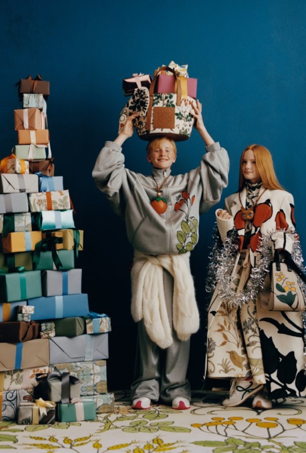 LOEWE  تطلق مجموعة هدايا خاصّة بموسم الأعياد