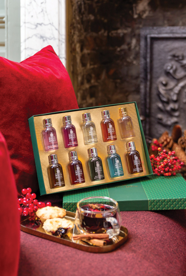 مولتون براون تسدل الستار عن مجموعتها الجديدة لمناسبات نهاية العام