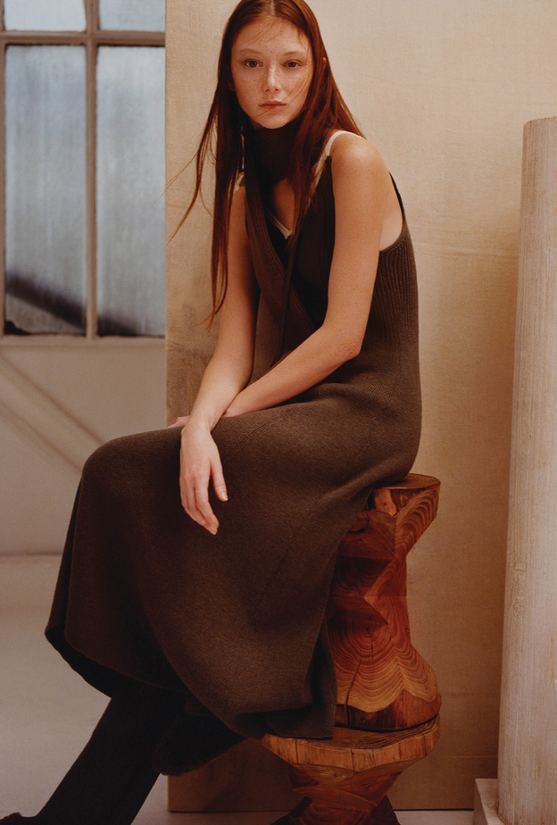 موقع Net-A-Porter يقدّم مجموعة كبسولة حصرية من تصميم Loewe