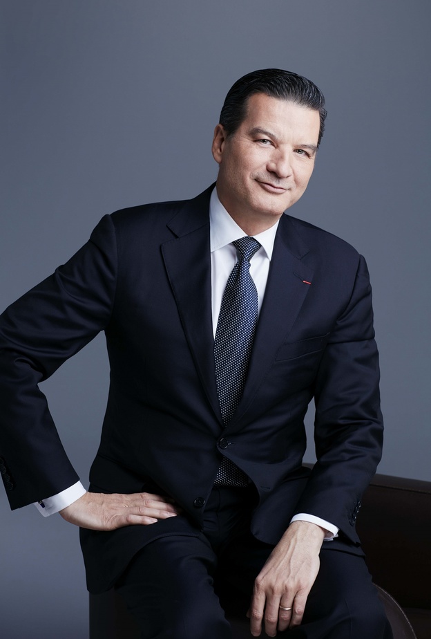 حوار مجلة "هي" مع مبدع العطور Thierry Wasser في دار "جيرلان" 