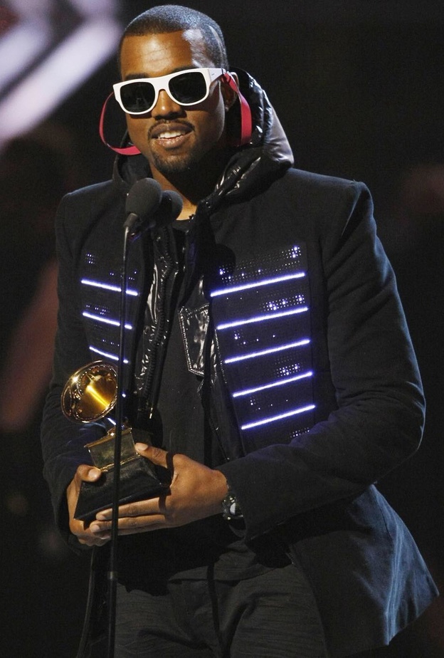 كاني ويست يبادر بالمصالحة مع دريك ويدعوه للغناء معه في حفلاته القادمة