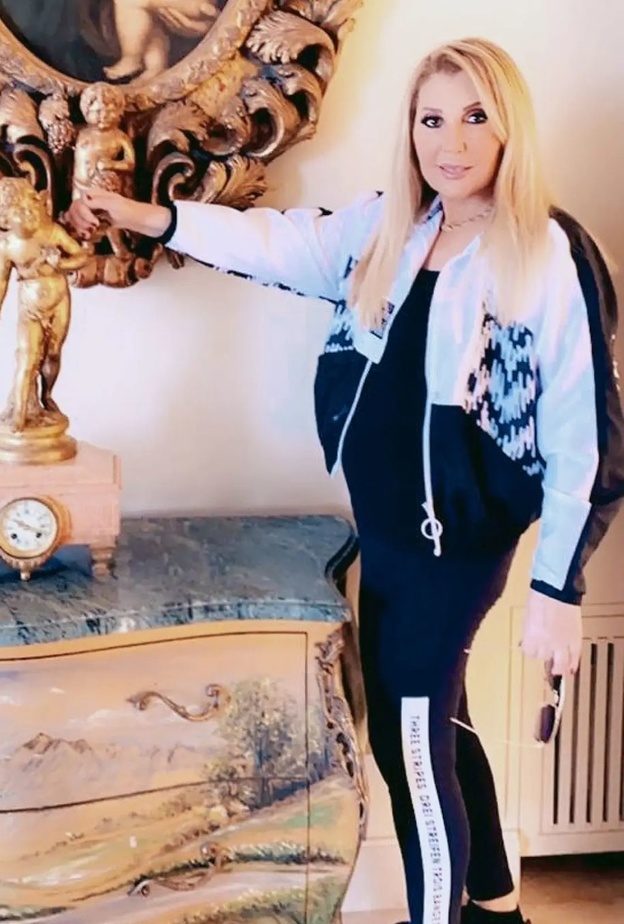 إطلالات رياضية أنيقة من وحي النجمات فوق الخمسين