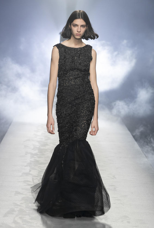 فساتين سهرة سوداء طويلة 2022 بقصة فاخرة من Alberta Ferretti