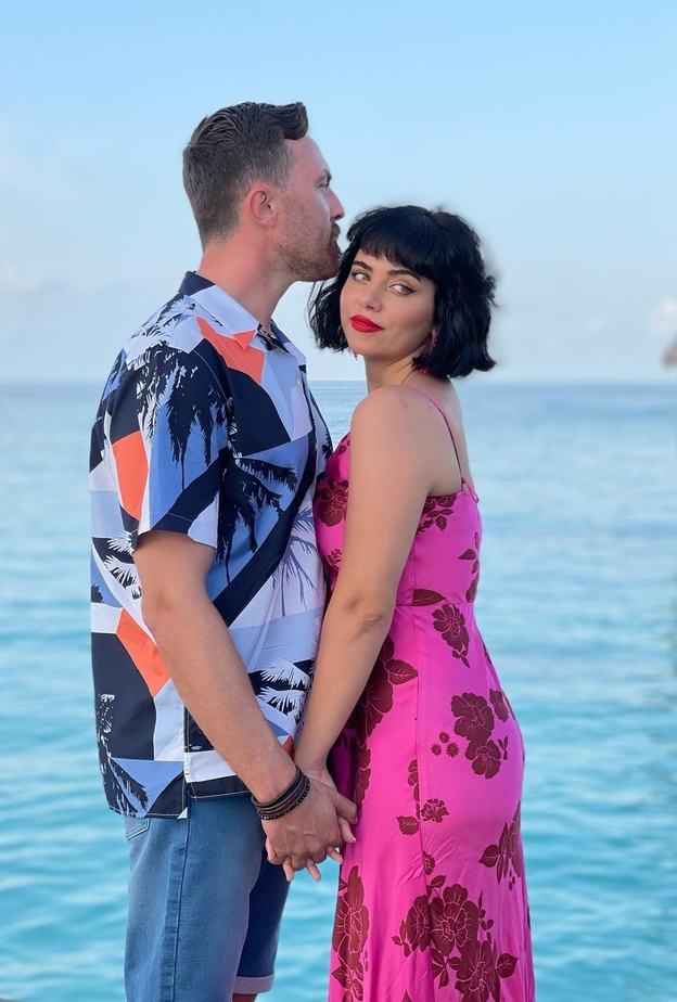 عزة زعرور وزوجها 