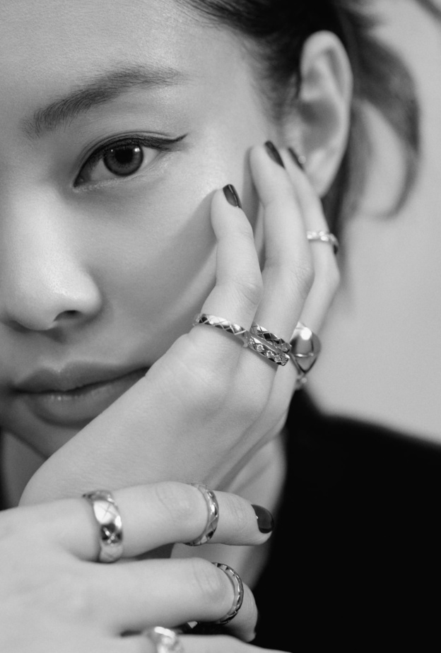 المغنية الكورية جيني وجه حملة شانيل الجديدة