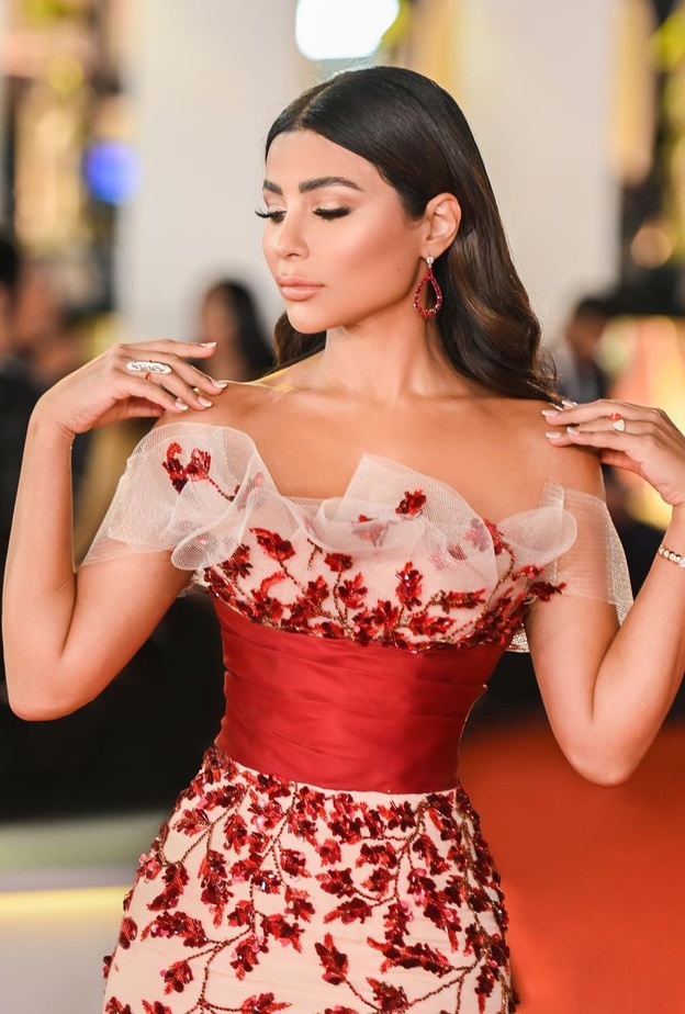 مهيرة عبد العزيز