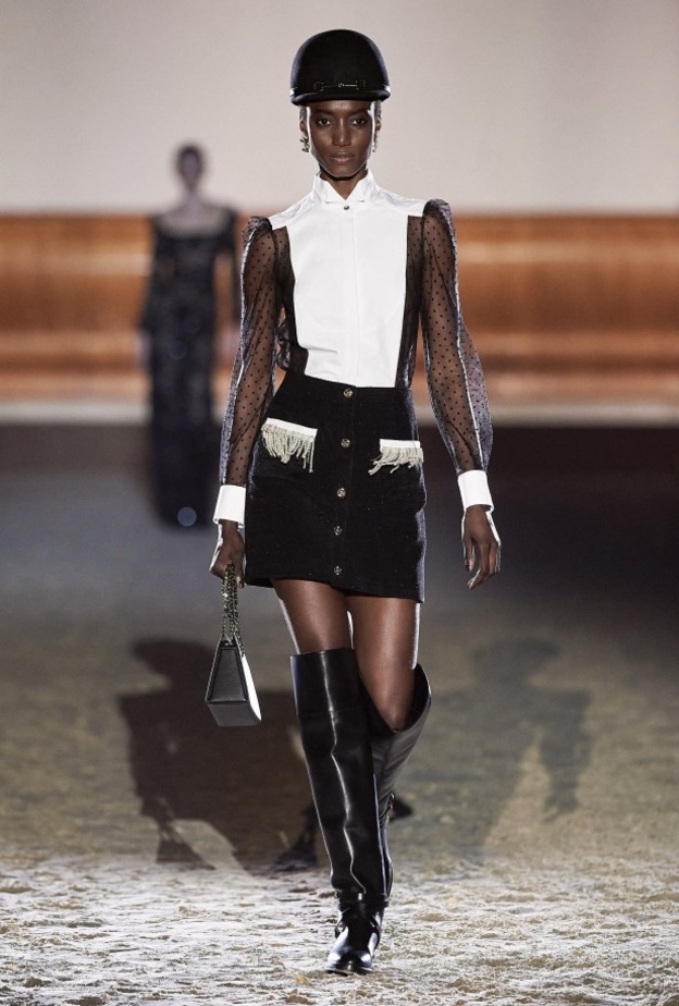 تنورة قصيرة باللّون الأسود من Elisabetta Franchi