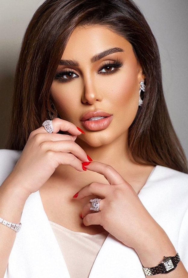 طريقة عمل رسمات مكياج برونزي بأساليب مختلفة على خطى النجمات العرب