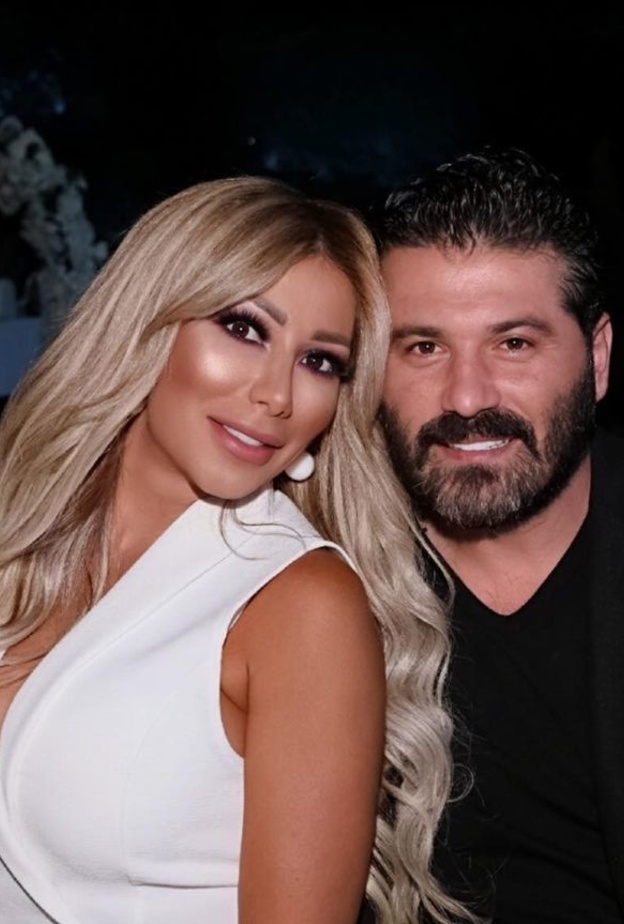 يزن السيد وزوجته