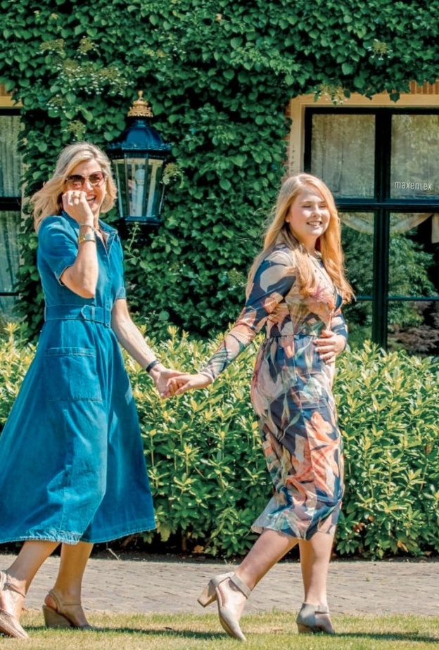 الملكة ماكسيما تعلق على الكتاب الجديد الذي صدر عن حياة ابنتها الأميرة أماليا