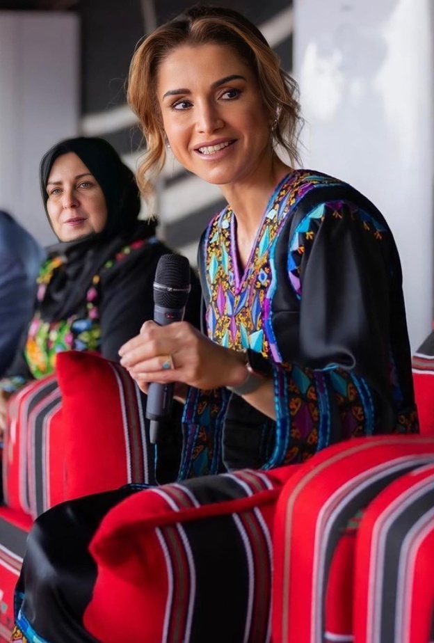 الملكة رانيا تزور منطقة السرحان في المفرق