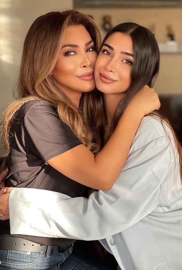 الإطلالات الجمالية لـ تيا ديب في ميلادها وهل تتقاسم الشبه مع والدتها نوال الزغبي