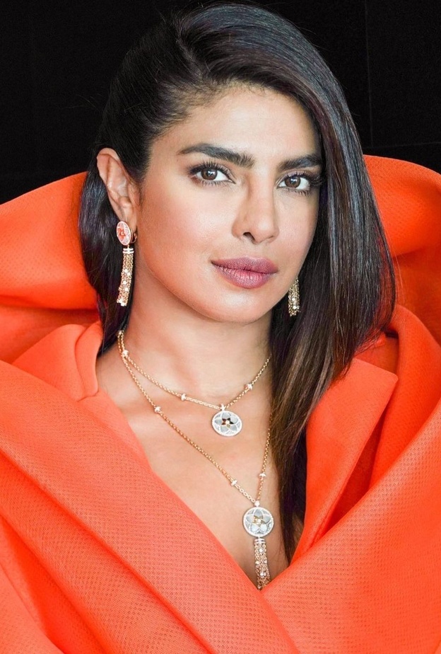  بريانكا شوبرا بإطلالة جمالية ناعمة في دبي