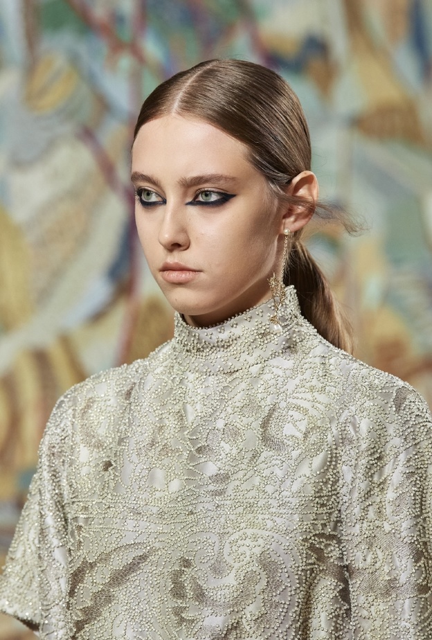 الايلاينر العريض على الجفون السفلى من وحي دار Christian Dior