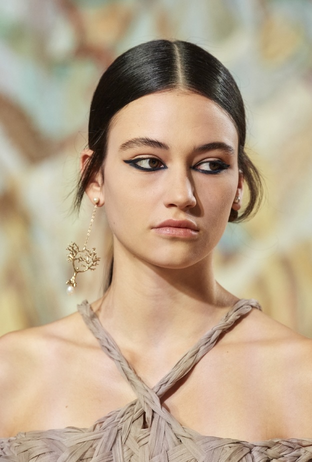 رسمات حواجب دائرية أجدد صيحات شتاء 2022