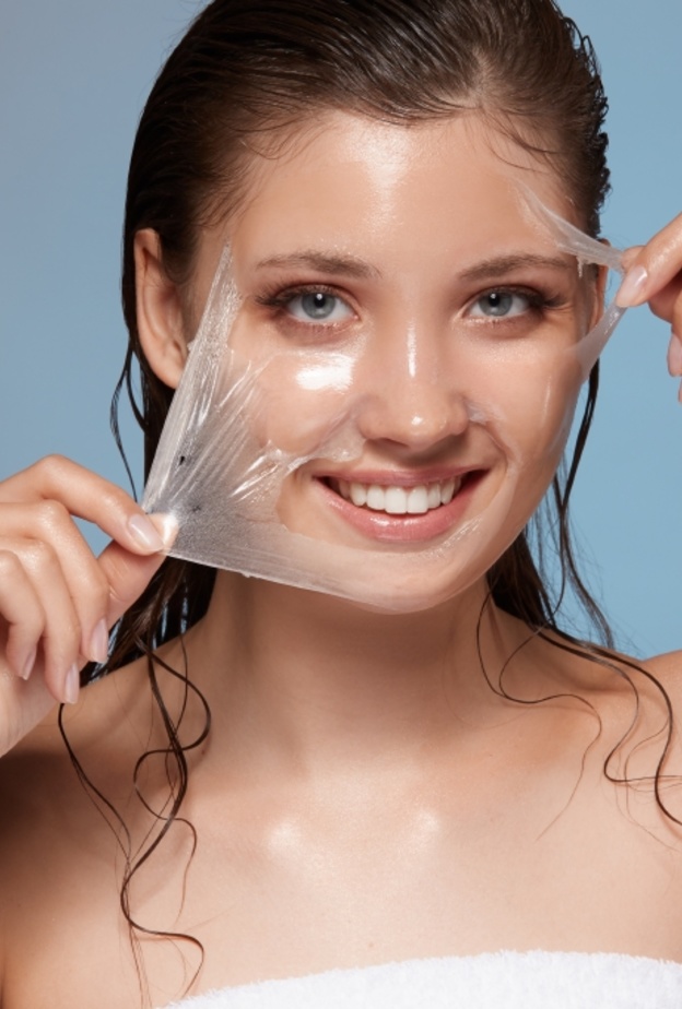أفضل وصفات منزلية لتقشير الوجه للحصول على بشرة نضرة