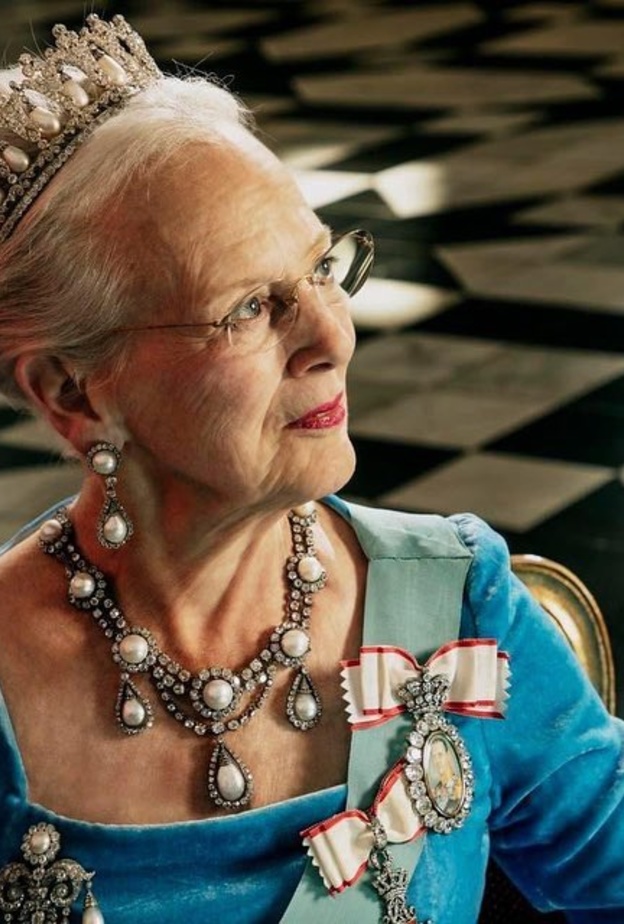 صور رسمية جديدة لملكة الدنمارك بمناسبة مرور 50 عام على تتويجها ملكة للدنمارك