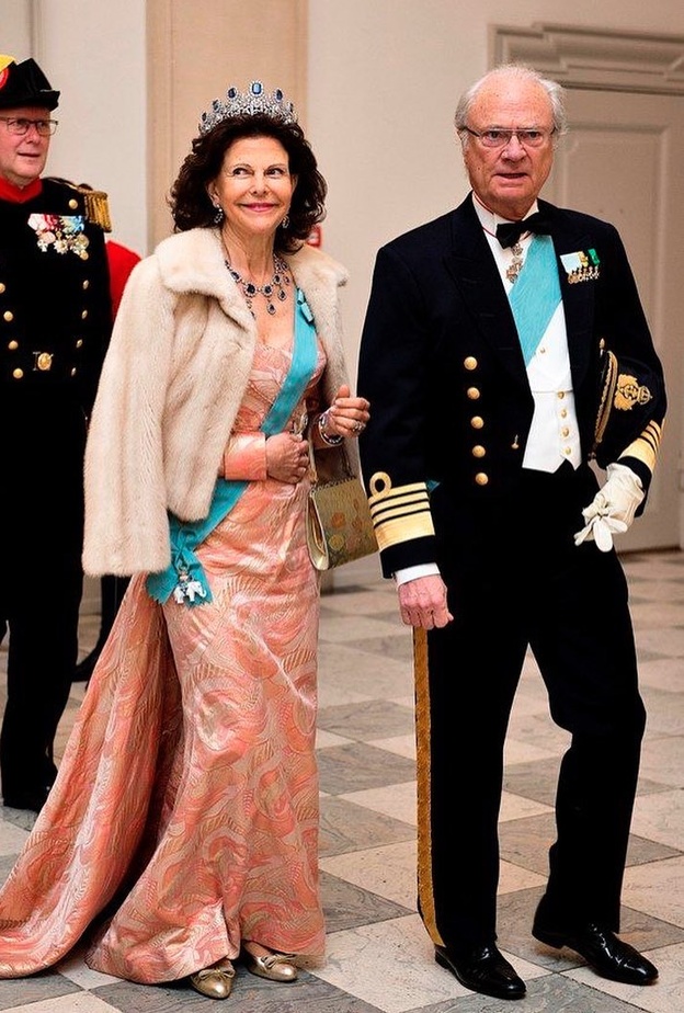 ملك وملكة السويد يتلقيان الجرعة الثالثة من لقاح كورونا