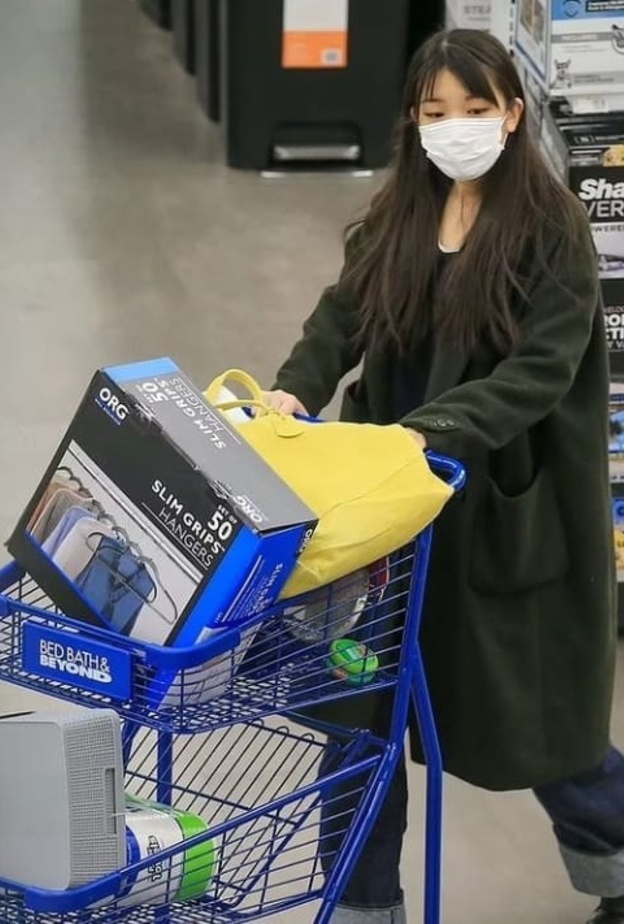 الأميرة السابقة ماكو تتسوق لشراء الأدوات المنزلية في نيويورك