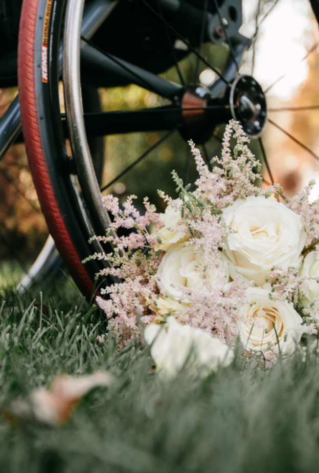 shutterstock_عروس تطلب عدم ظهور زوج شقيقتها القعيد في صور الزفاف