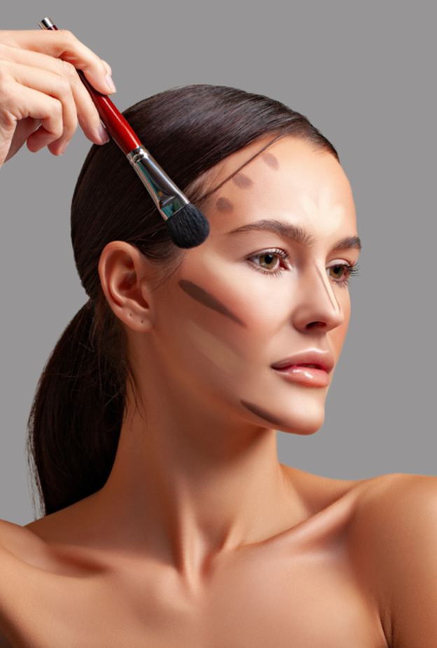 4 حيل مكياج ذكية لإخفاء ذقنك المزدوجة