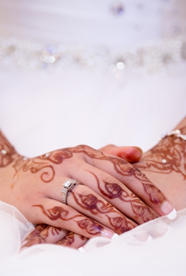 shutterstock_أجمل رسومات نقش الحناء على الأصابع لعروس 2022