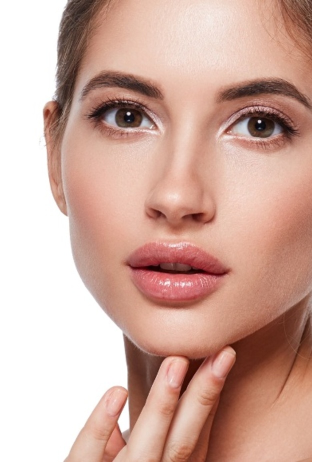 خلطات طبيعية سريعة لعلاج تشقق الشفاه في المنزل