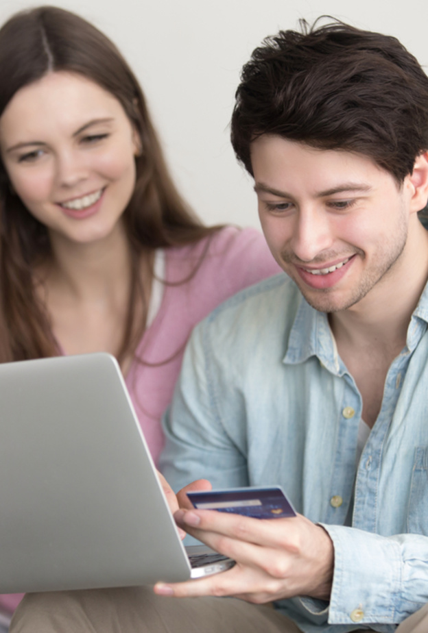 قواعد يتجاهلها العرسان عند شراء بطاقات الدعوة لحفل الزفاف