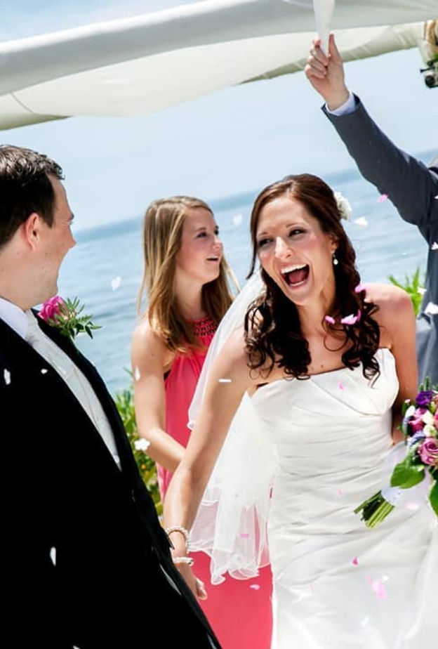 عروس تثير الجدل بسبب تخطيطها لاستخدام "كونفيتي" قابل للأكل في زفافها