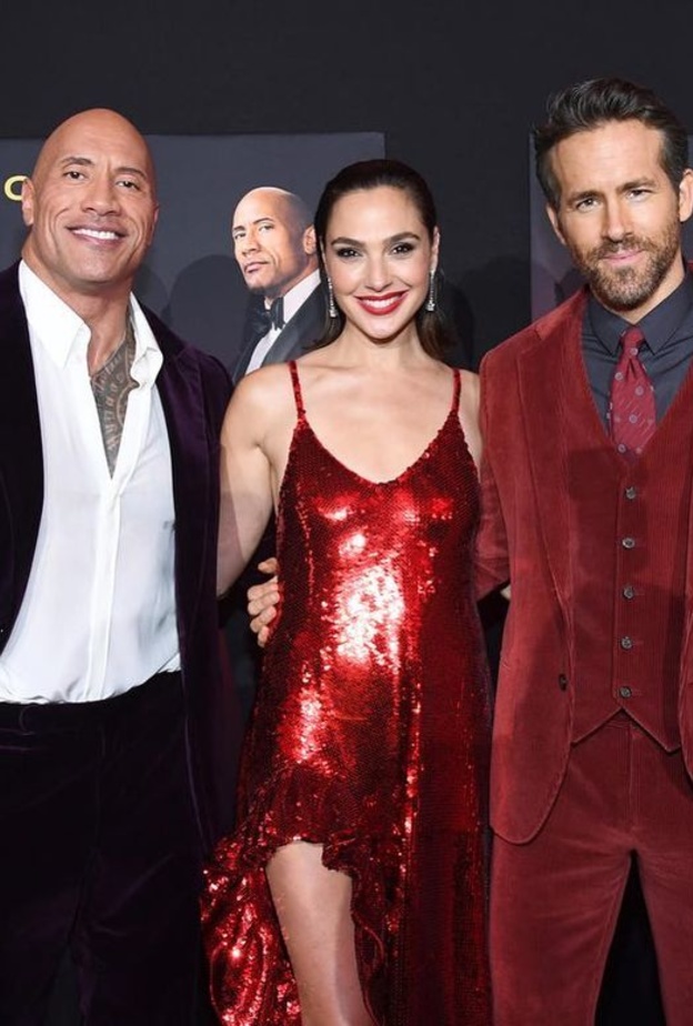 رايان رينولدز وجال جادوت ودواين جونسون 