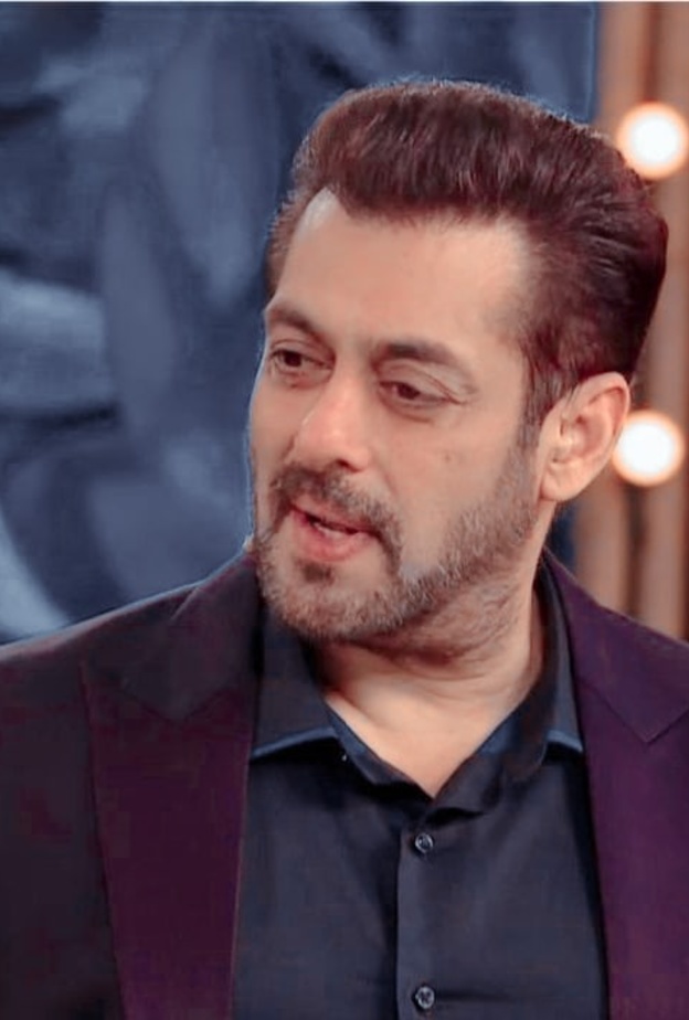 سلمان خان ينفعل على أحد معجبيه أثناء لقاء صحفي