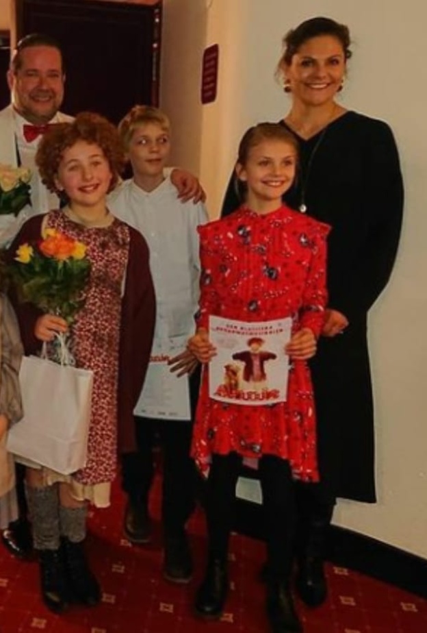 الأميرة فيكتوريا والأميرة استل تشاهدان المسرحية الموسيقية "آني" على مسرح إنتيمان