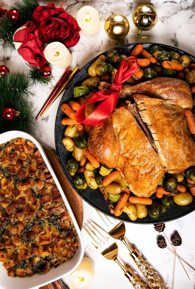 مطعم الحلاب يوصل الديك الرومي إلى منازلكم