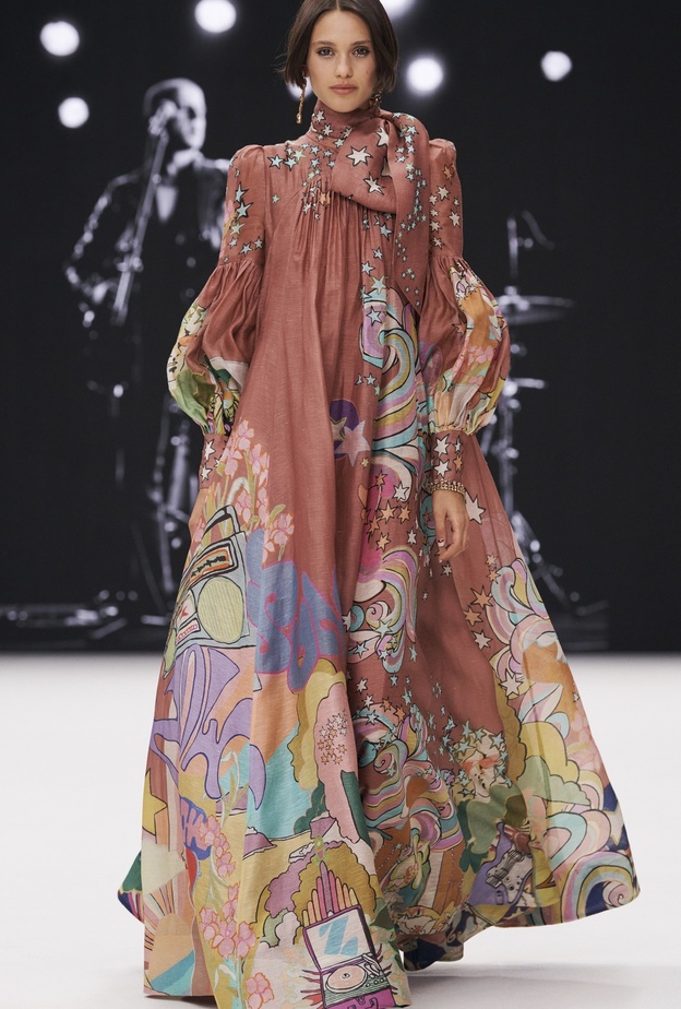 موديلات فساتين مطبعة لإطلالات شتاء 2022