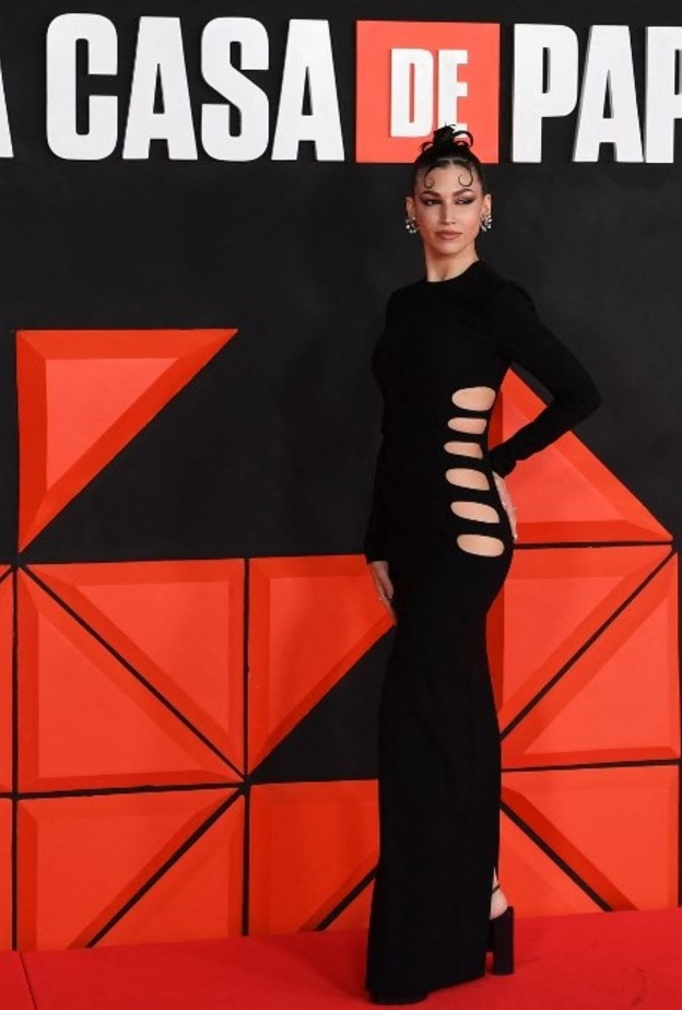 إطلالات نجمات لا كاسا دي بابل تتخليّن عن الزي الأحمر وتخطفن الأنظار بالأسود