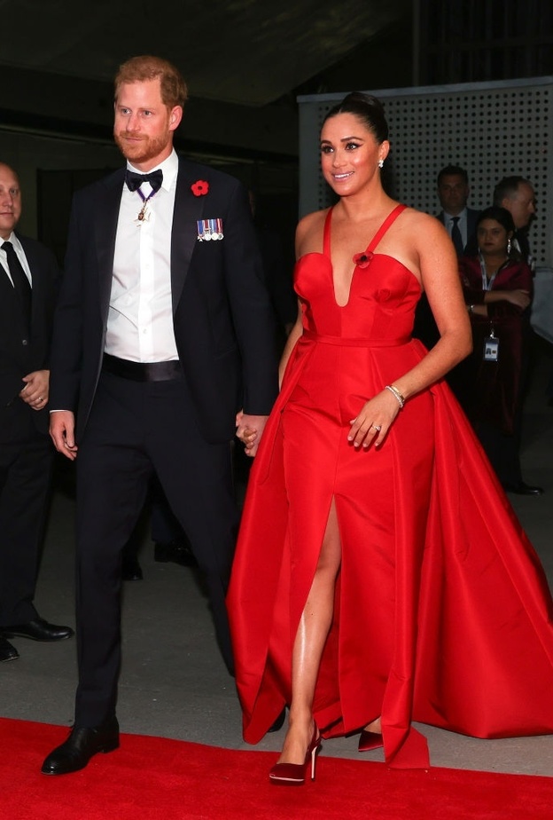 اتهامات العنصرية يلام عليها ميغان وهاري