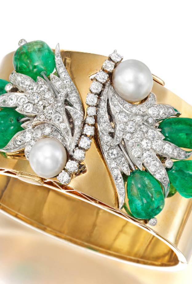 اسوارة كلاسيكية من الماس والزمرد واللؤلؤ