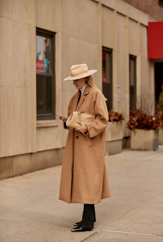 أفكار تنسيق القبعات مع اطلالاتك الشتوية 